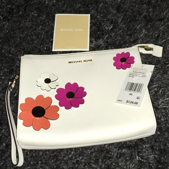 Michael Kors Handbags - Michael Kors wristlet